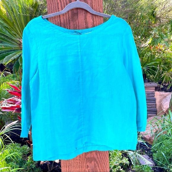 Nicole Miller Tops - NICOLE MILLER 100% linen 3/4 length sleeve top with buttons down the back.